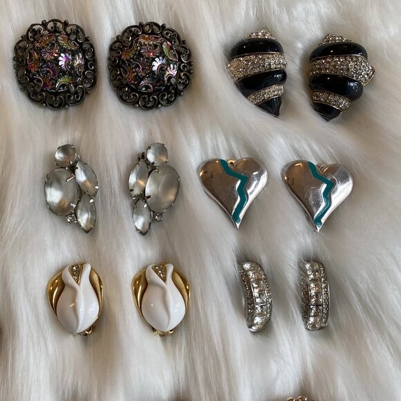 LARGE LOT VINTAGE EARRINGS (FURSTENBERG, TRIFARI, KJL, LEE, KRAMER, ROBERT) - Picture 4 of 16